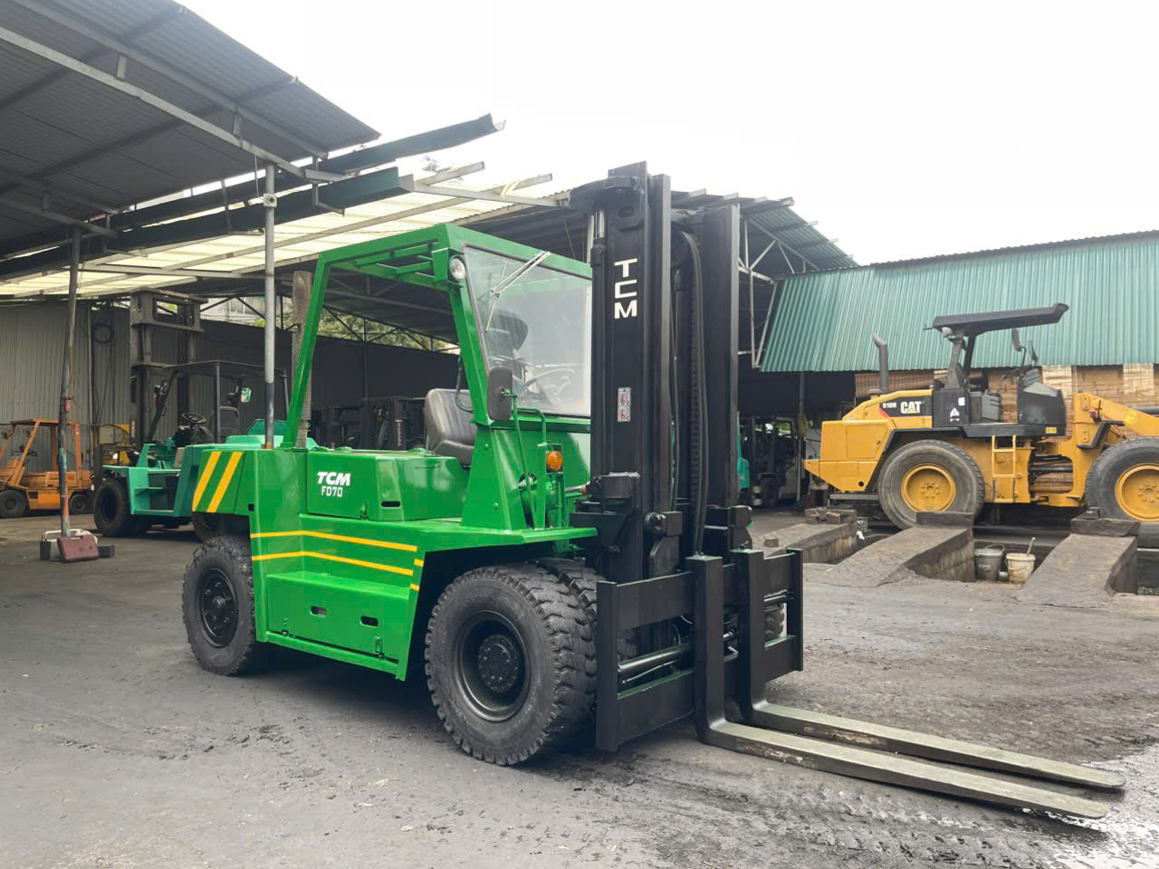 Xe nâng dầu bãi Nhật TCM FD70