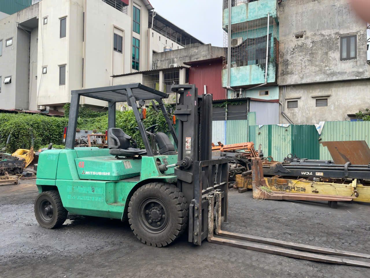 Xe nâng MITSUBISHI FD40, năm 2004